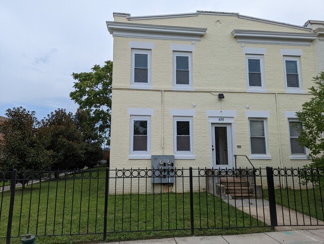 Building Photo - 419 W St NE Unit #3