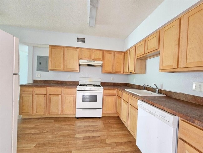 Photo - 1355 Drew St Unidad 201