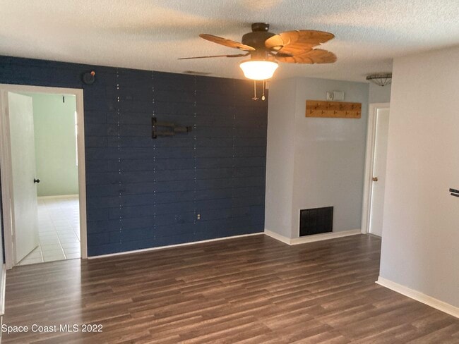 Photo - 711 Walnut Dr