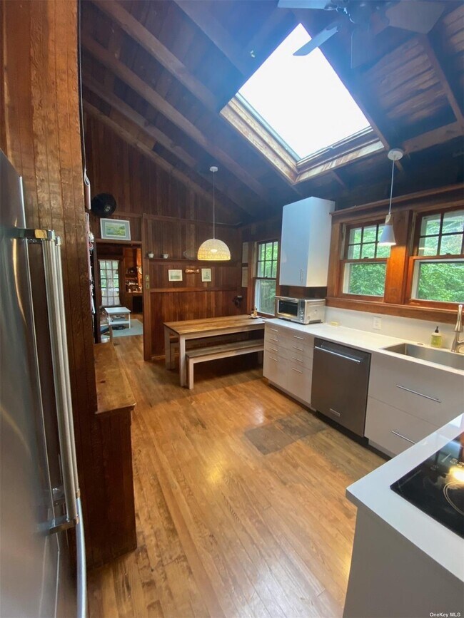 876 Evergreen Walk