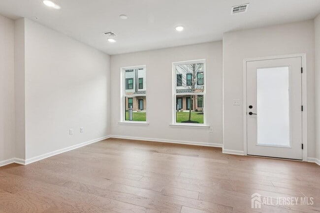 Photo - 214 Jessie Pl