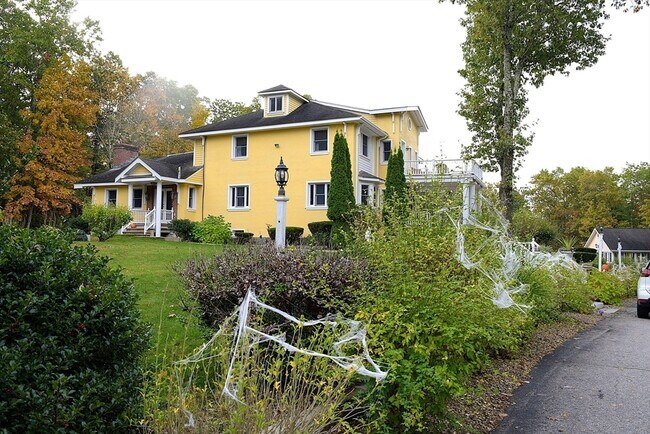 Photo - 85 Burlingame Rd Unit 1