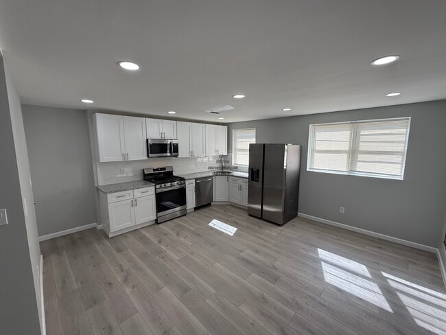 Photo - 1120 Passmore St