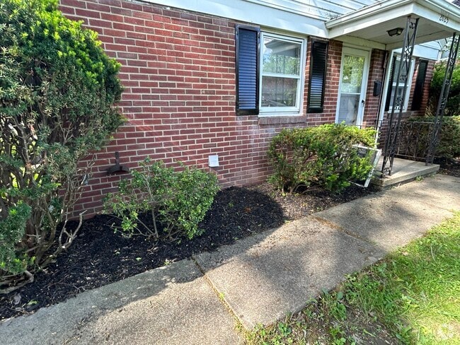 Building Photo - 2025 Ayers Ave Unit 2025 Ayers Rental