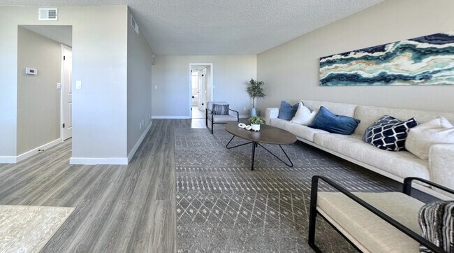 Photo - 5095 Bay St NE