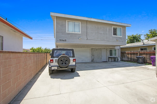 Building Photo - 5945 Gaviota Ave Rental