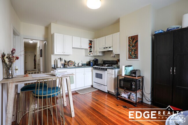 Building Photo - 14 Bennett St Unit 1 Rental