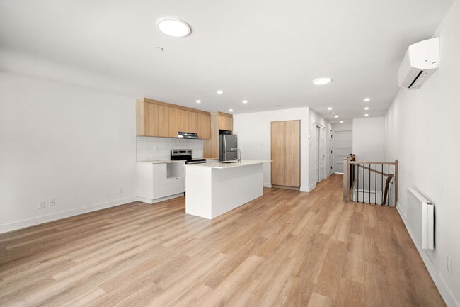 Building Photo - 7950 Av Mountain Sights