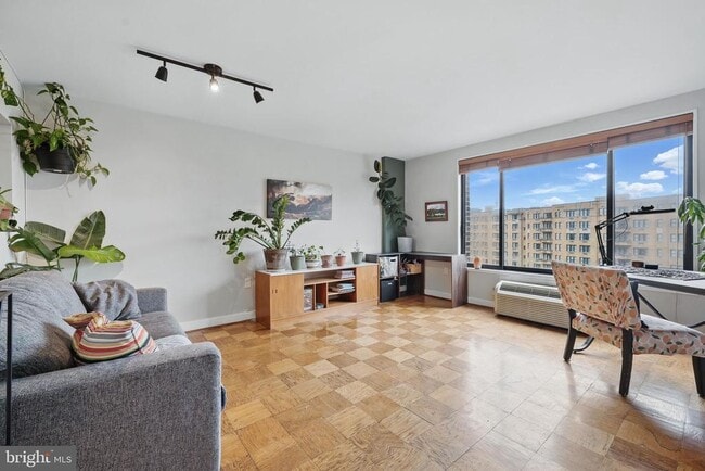 Building Photo - 2501 Calvert St NW Unit 811 Rental