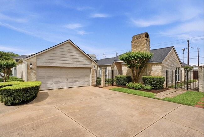 Building Photo - 2513 Country Club Blvd