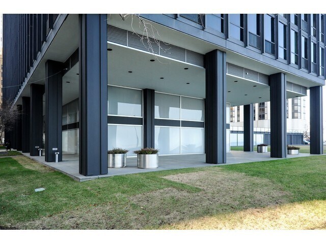 Building Photo - 900 N Lake Shore Dr Unit 506 Rental
