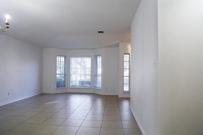 Photo - 805 Settlement St