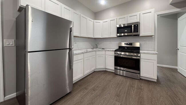 275 S 56th St Unit 2