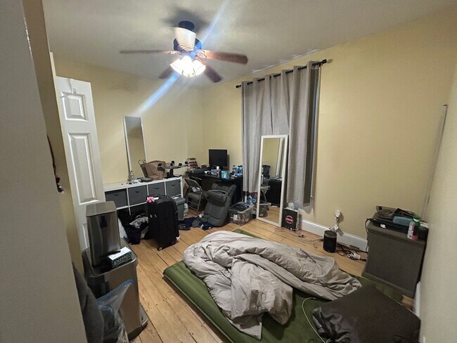Photo - NO FEE!!!   6 BED/2 BATH IN PRIME MISSION HILL LOCATION ~ A/C, IN-UNIT LAUNDRY