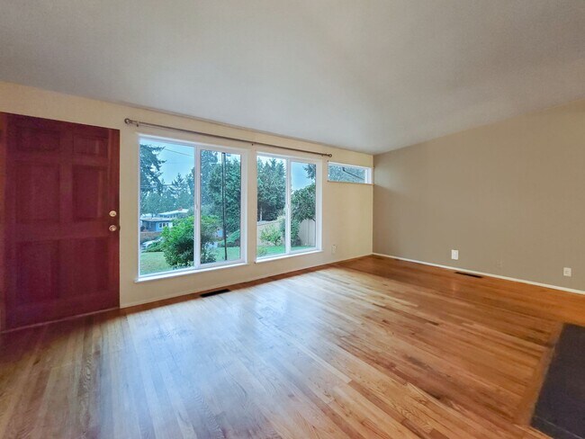 Photo - Cozy rambler with large outdoor space!!!