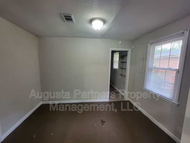Photo - 2111 Dyer St