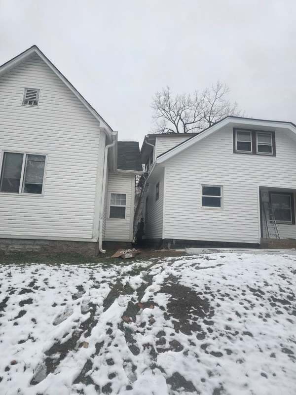 Building Photo - 866 W 25th St