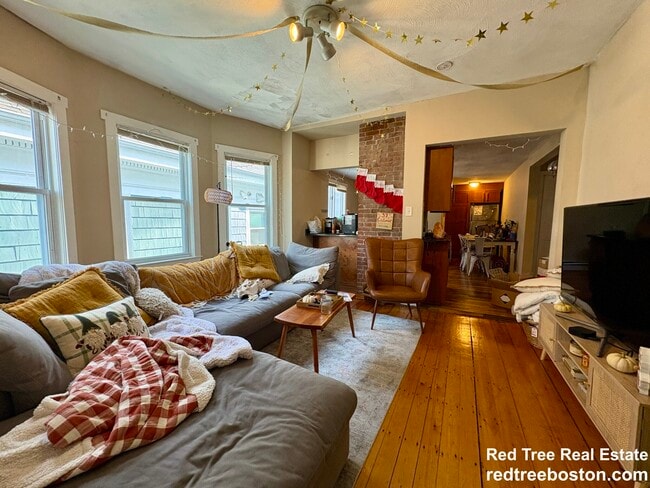 Building Photo - 72 Hillside St Unit 3