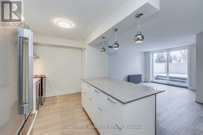 Photo - 1089 Broadview Ave