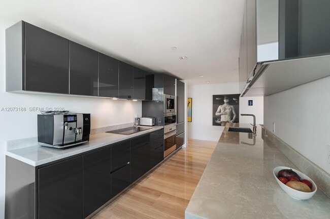 Photo - 1451 Brickell Ave Unidad 2405