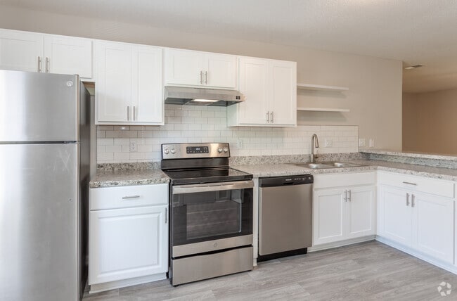 2BR, 2 BA - 1050SF PhI - Kitchen