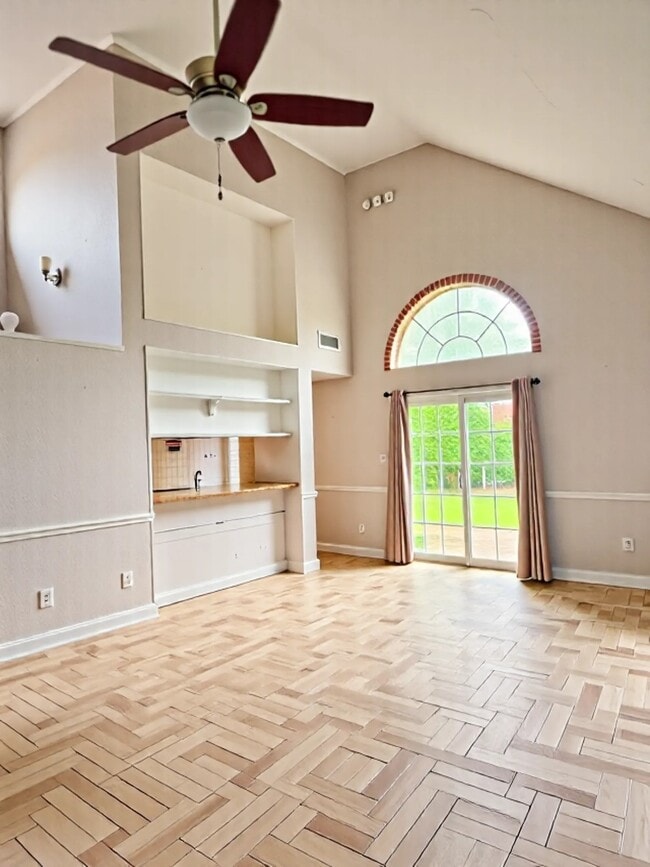 Photo - 1015 Green Meadow St