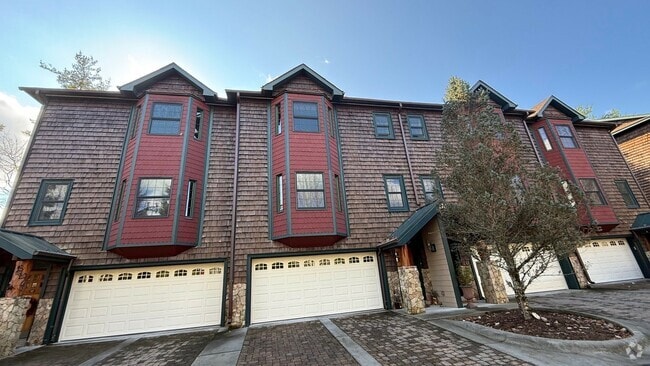 Building Photo - Creekside Villas Rental