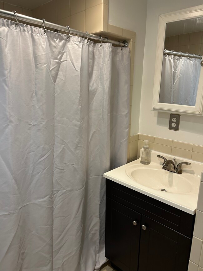 Photo - 3406 15th St NE Unit Basement Apartment