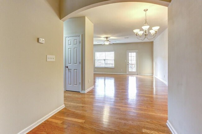 Photo - 5624 Moresby Ct