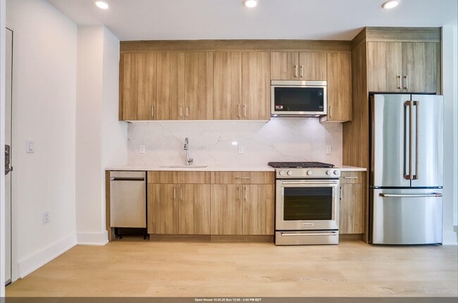 Building Photo - 303 Madison St Unit 305