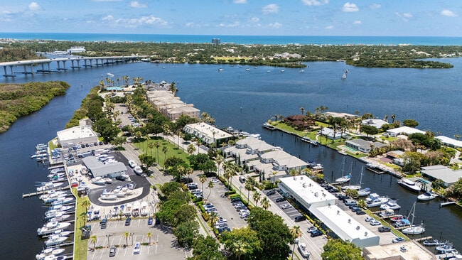 Building Photo - 23 Royal Palm Pt Unit B
