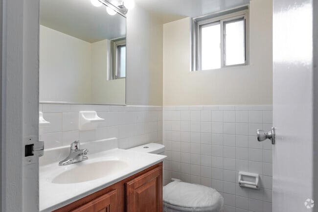 Townhouse - 1 BR, 1.5 BA