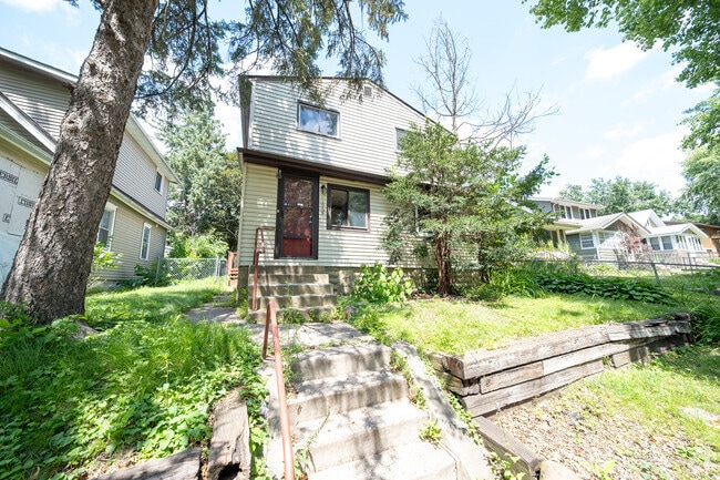 Building Photo - 1969 Hyacinth Ave E Rental