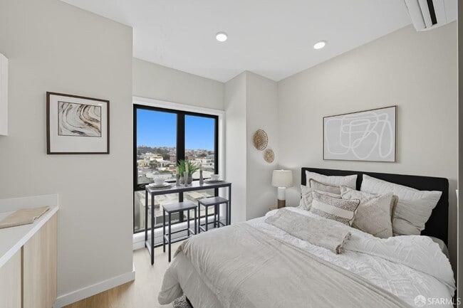 Photo - 811 Valencia St