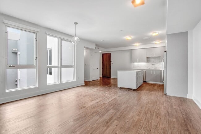 Building Photo - The BW