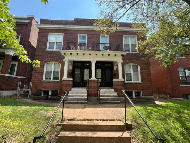 Photo - "Executive 2-Bedroom Haven with Gleaming Hardwood Floors in St. Louis City – 3852 Juniata Street!...