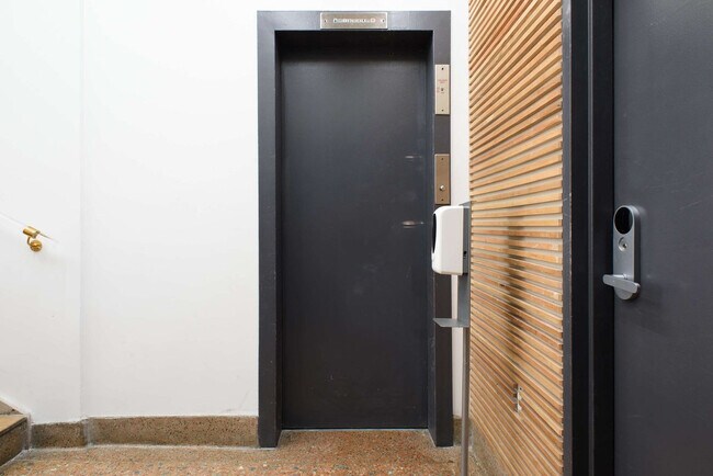 Photo - 244 E 75th St Unit SI ID1021987P