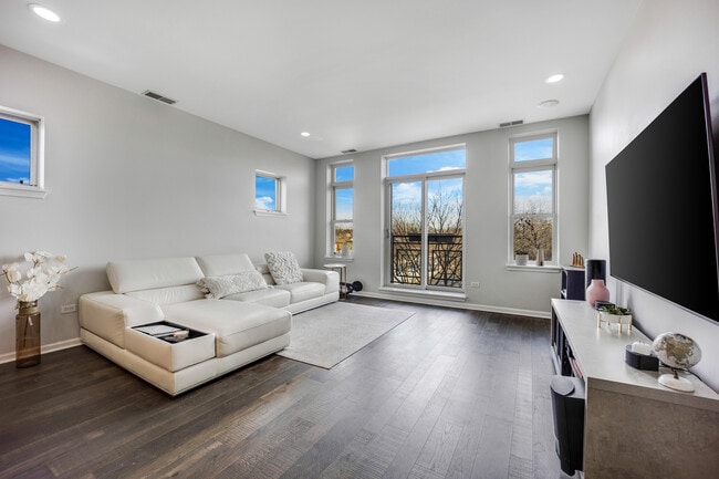 Photo - 947 W 14th Pl Unit 3A