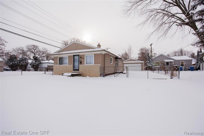 Photo - 14960 Alberta Ave