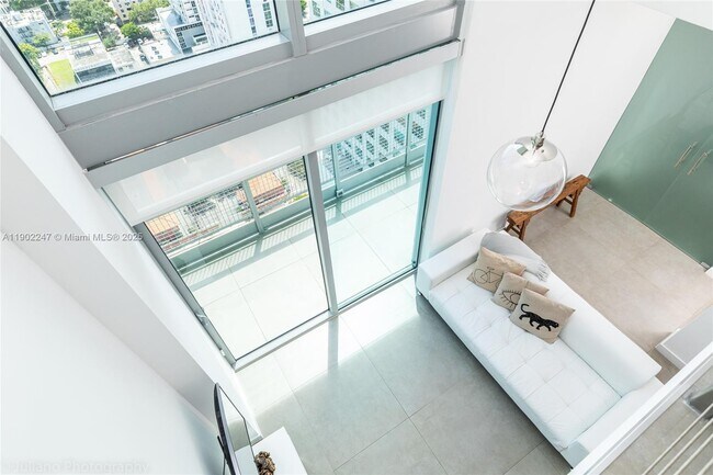 Building Photo - 690 SW 1st Ct Unit PHI17