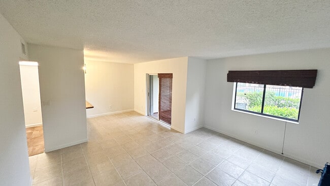 Building Photo - 6061 10th Ave N Unit 144