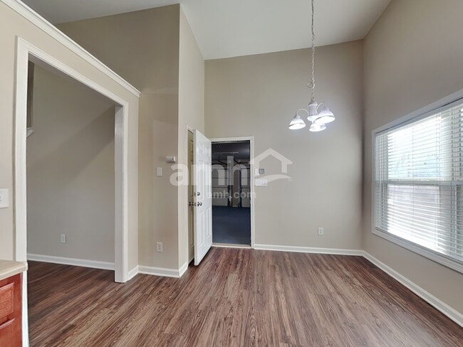 Photo - 2617 Woodford Ln