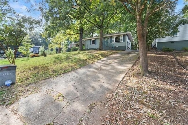 Photo - 1763 Pennington Pl SE