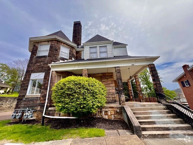 Building Photo - 212 N Highland Ave Unit #1 Rental