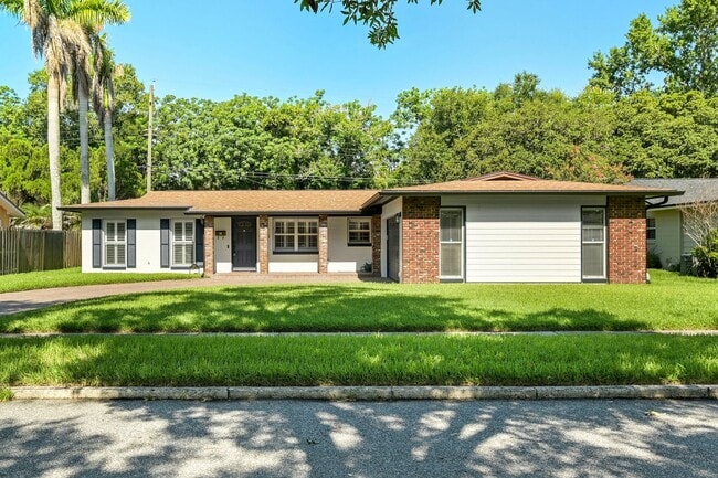 Building Photo - Renovated Winter Park Pines Home for Lease