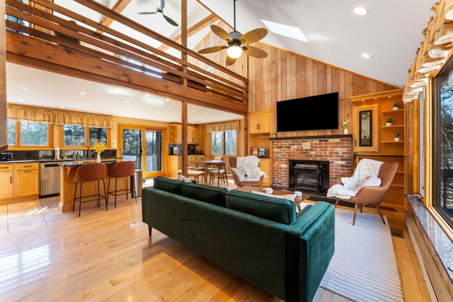 Photo - 320 Midland Ct Unit ID1023344P