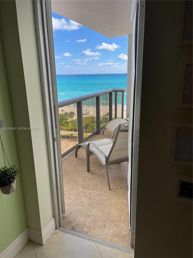 Building Photo - 6039 Collins Ave Unit 823