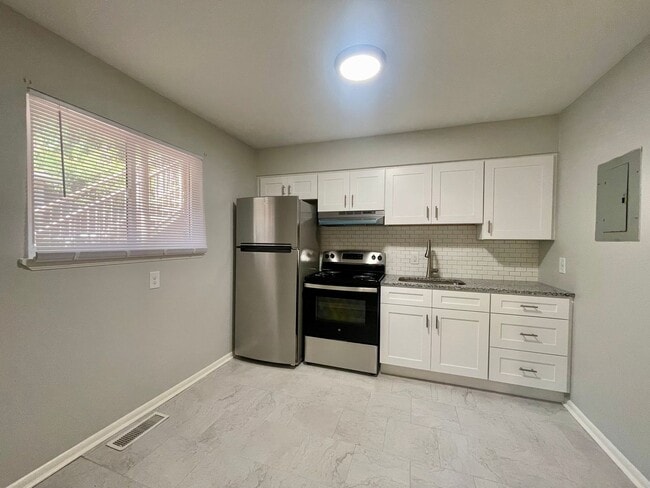 Building Photo - Newly renovated 2 bedroom apartment - Great value in a great location!
