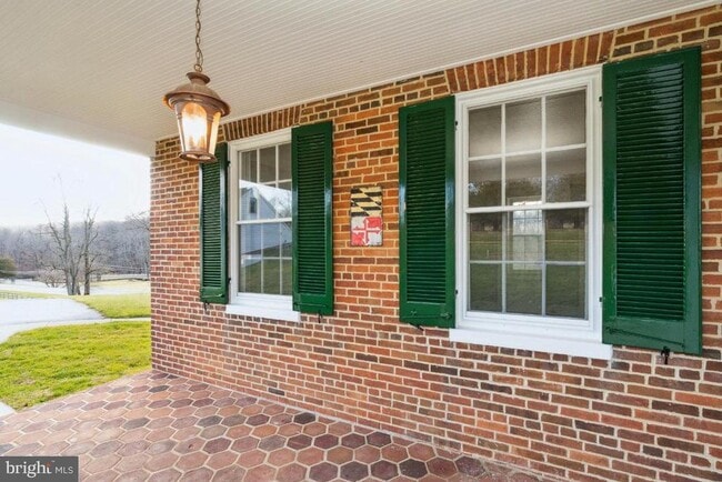 Building Photo - 15615 Falls Rd