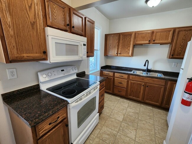 Building Photo - 58 Bremer St Unit 3 Rental